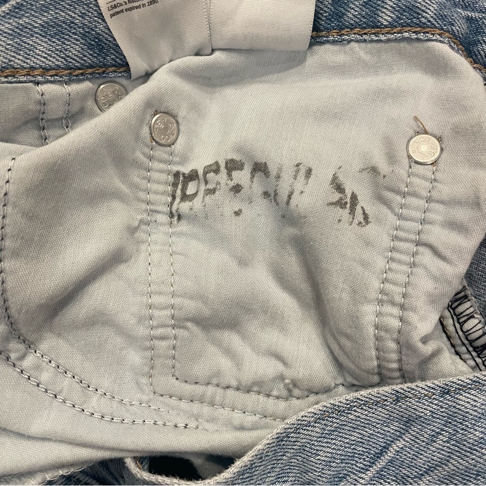 Women’s Levi’s Premium Baggy Dad Jeans Light Wash Distressed Size 32 - Picture 12 of 16